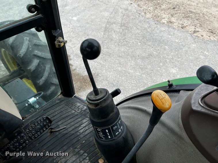 image for item DQ2034 2002 John Deere 5520  MFWD tractor