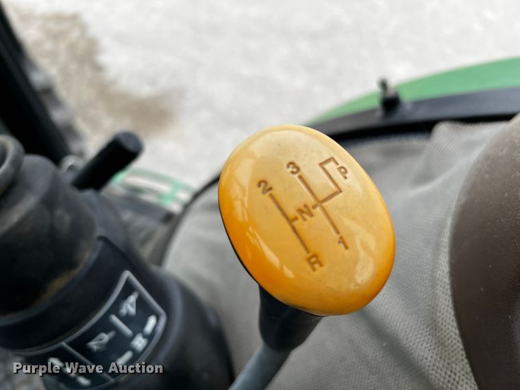 image for item DQ2034 2002 John Deere 5520  MFWD tractor