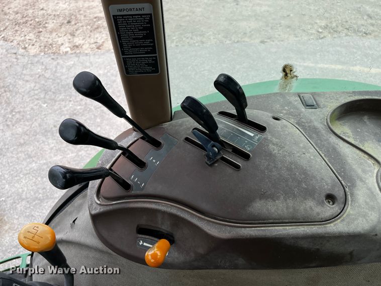 image for item DQ2034 2002 John Deere 5520  MFWD tractor