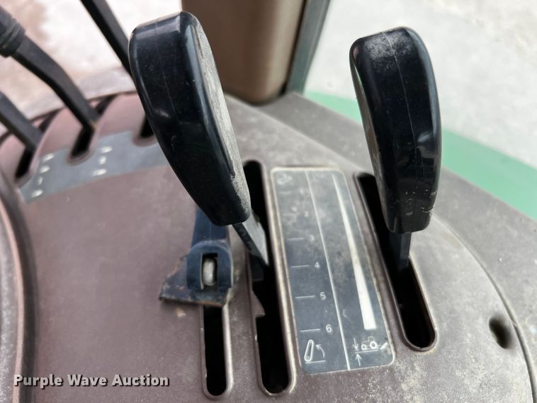 image for item DQ2034 2002 John Deere 5520  MFWD tractor