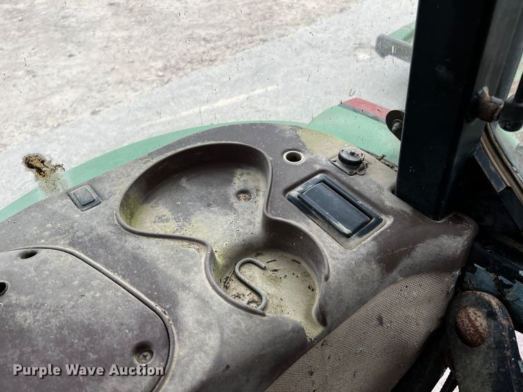 image for item DQ2034 2002 John Deere 5520  MFWD tractor