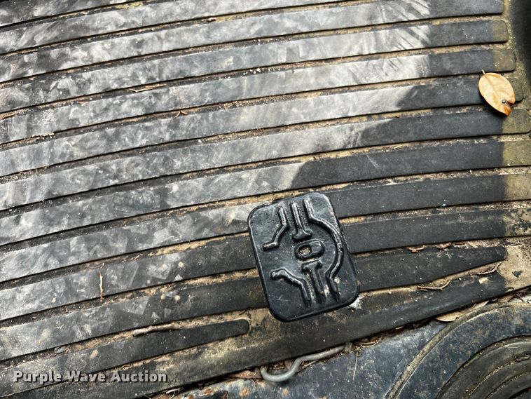 image for item DQ2034 2002 John Deere 5520  MFWD tractor