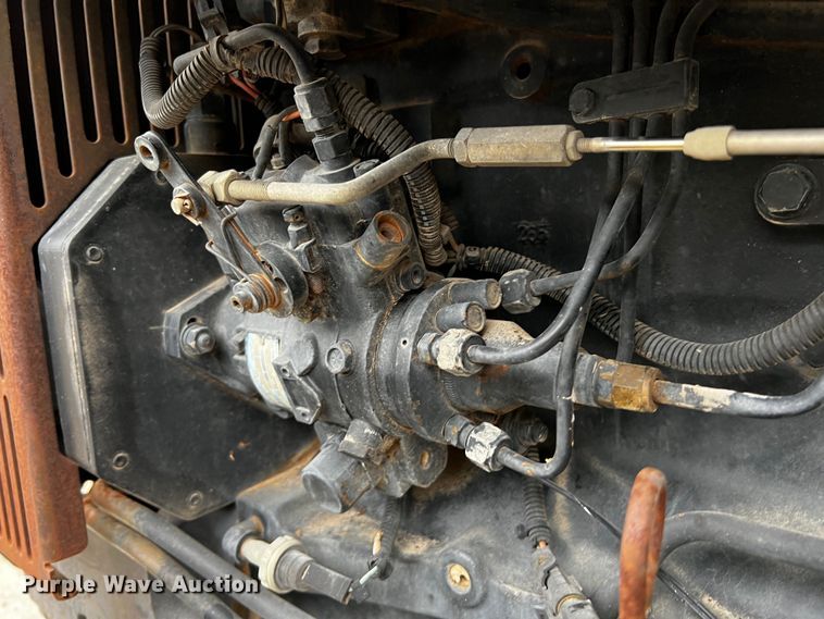 image for item DQ2034 2002 John Deere 5520  MFWD tractor