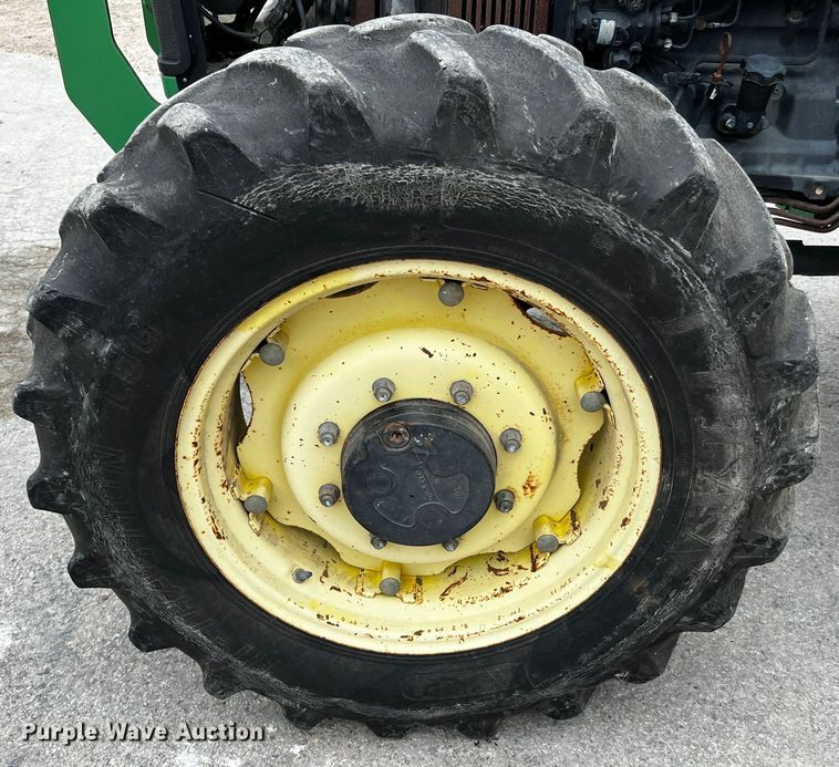 image for item DQ2034 2002 John Deere 5520  MFWD tractor