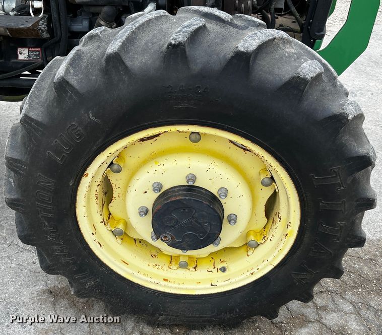 image for item DQ2034 2002 John Deere 5520  MFWD tractor