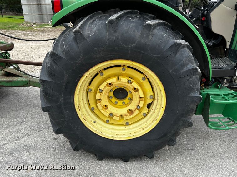 image for item DQ2034 2002 John Deere 5520  MFWD tractor