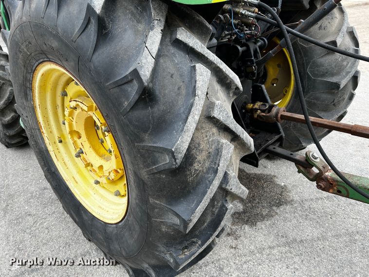 image for item DQ2034 2002 John Deere 5520  MFWD tractor