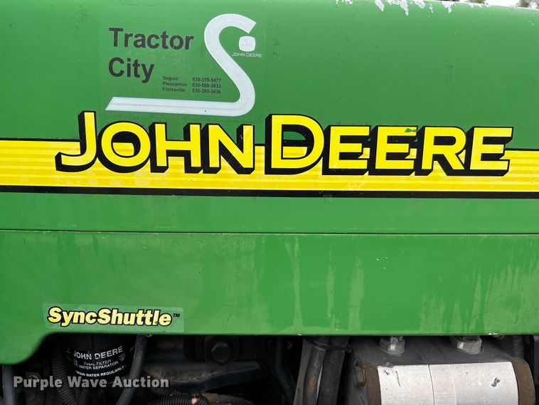 image for item DQ2034 2002 John Deere 5520  MFWD tractor