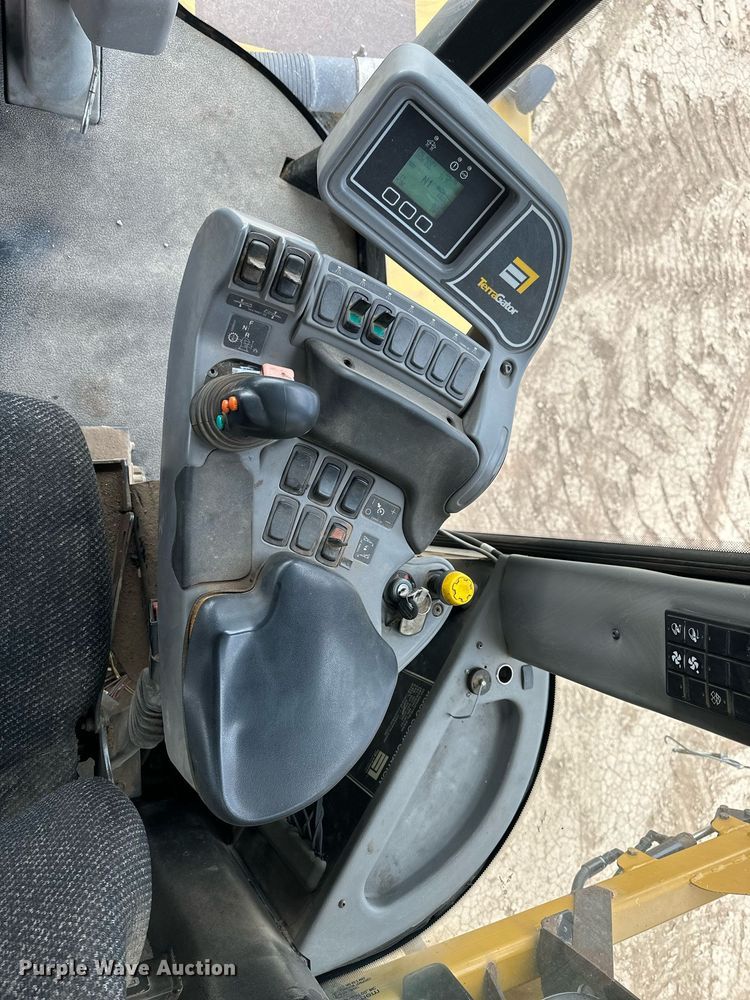 image for item DQ8719 Ag-Chem TerraGator 8204  applicator