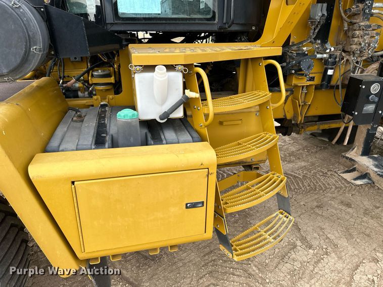 image for item DQ8719 Ag-Chem TerraGator 8204  applicator