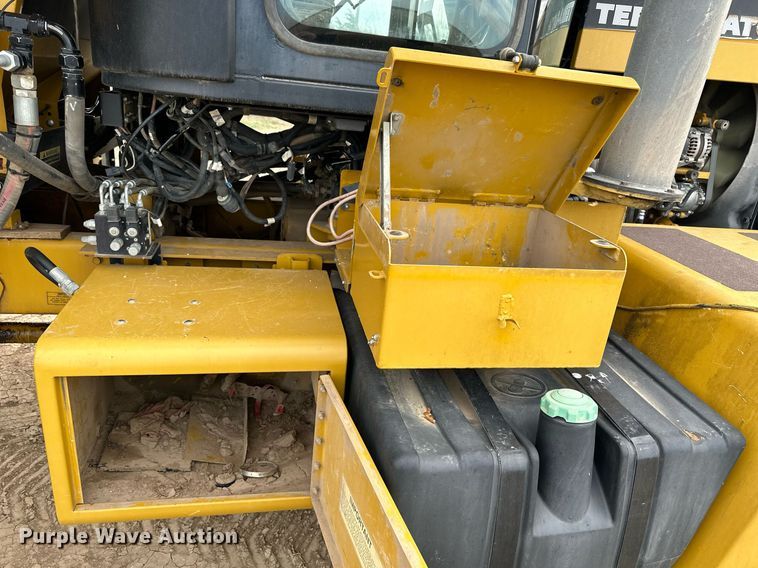 image for item DQ8719 Ag-Chem TerraGator 8204  applicator