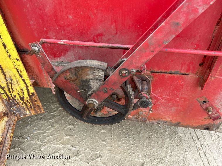 image for item DR4575 Schuler 125B  feed wagon