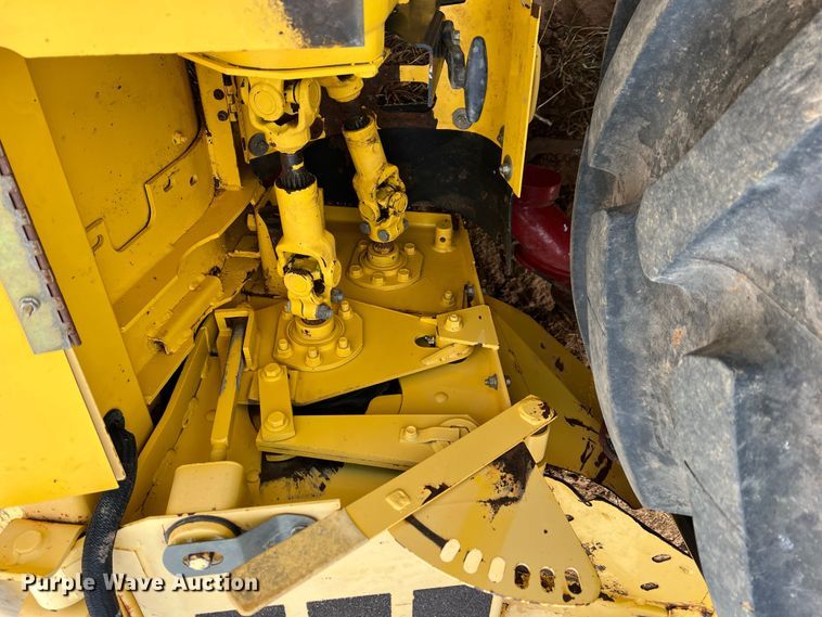 image for item DR5562 2008 New Holland H8080  swather / windrower