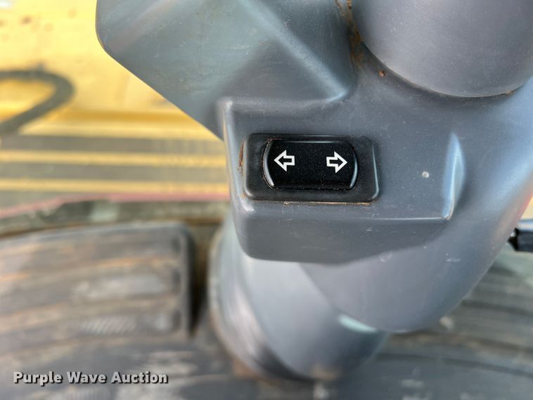 image for item DR5562 2008 New Holland H8080  swather / windrower