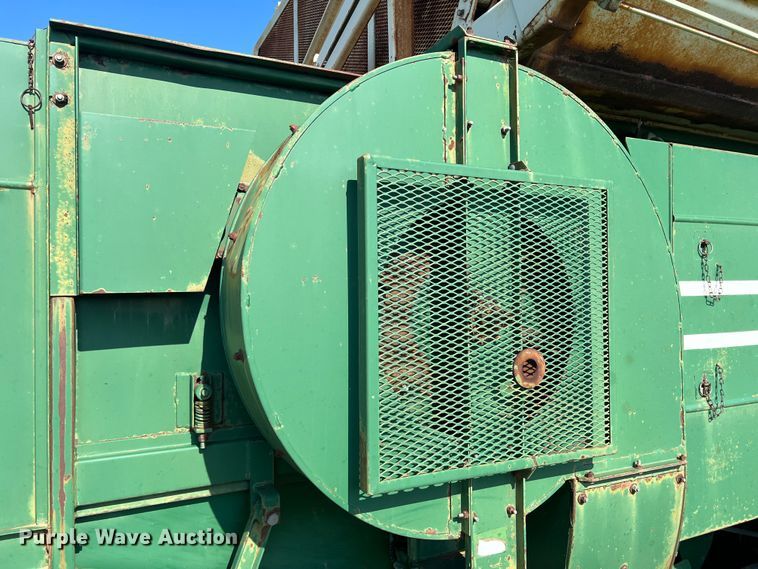 image for item DS2870 KMC  peanut combine