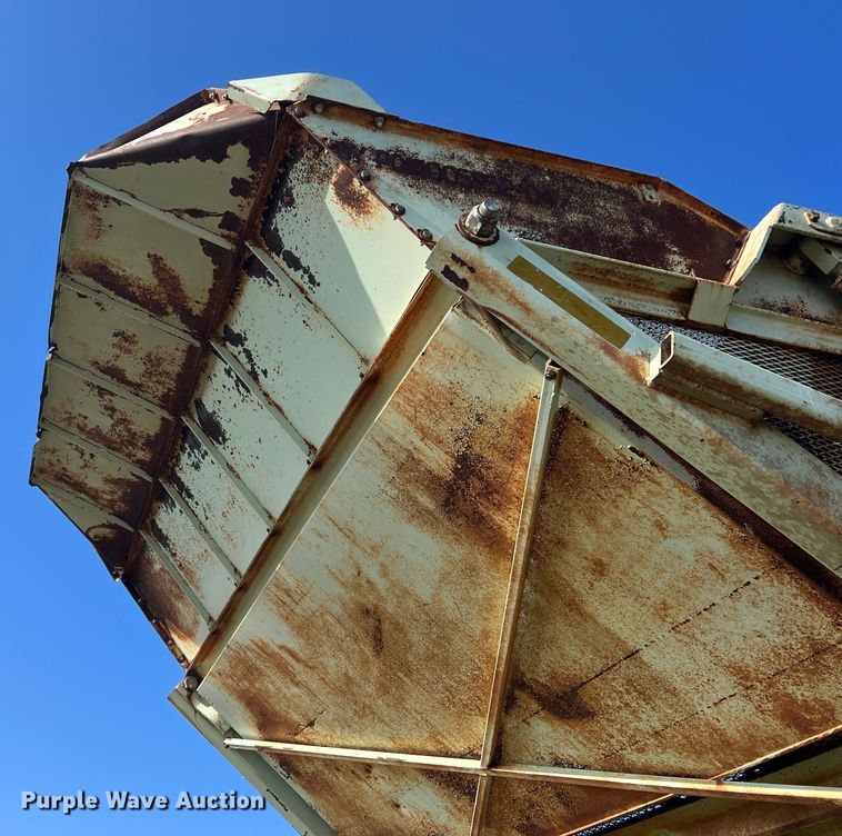 image for item DS2870 KMC  peanut combine