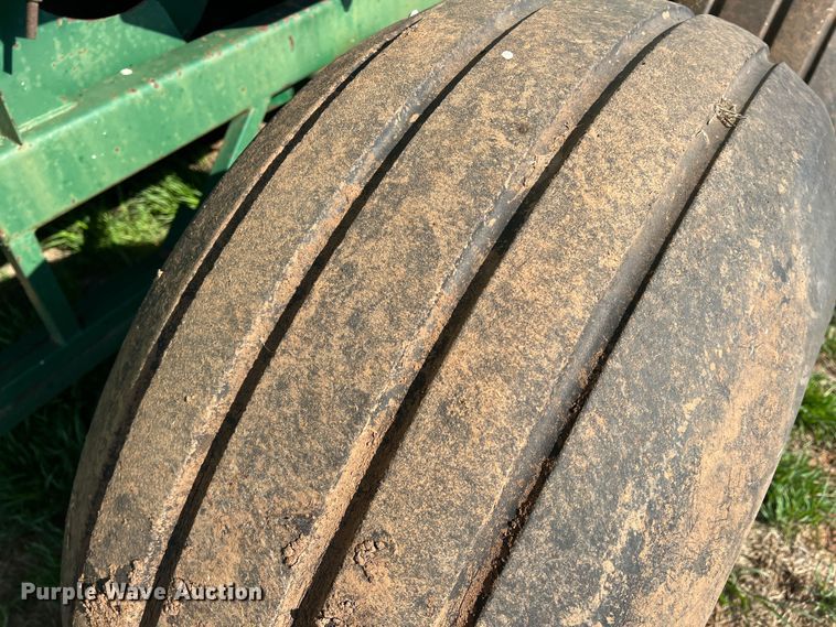 image for item DS2870 KMC  peanut combine