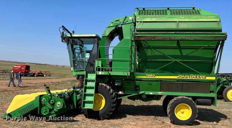 image for item DS2873 John Deere 7460  cotton stripper