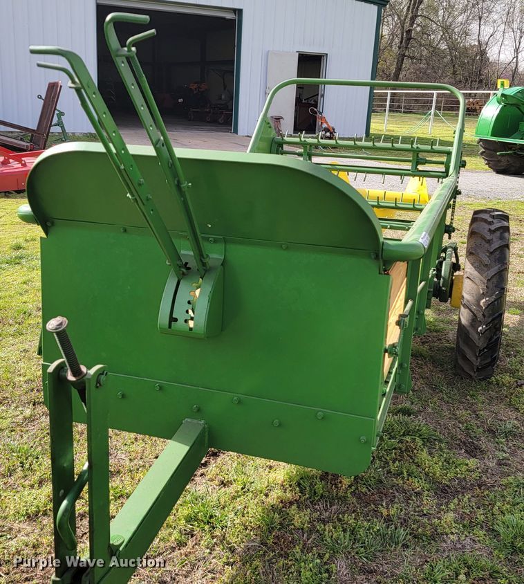 image for item HP9707 John Deere L  manure spreader