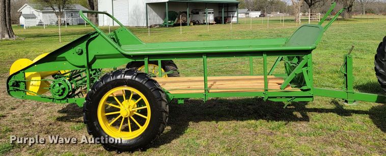 image for item HP9707 John Deere L  manure spreader