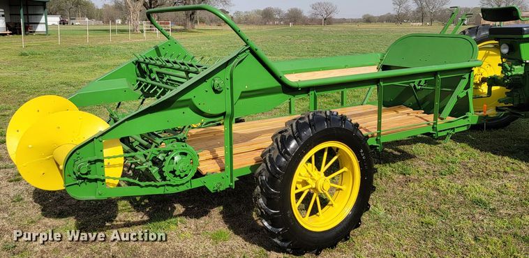 image for item HP9707 John Deere L  manure spreader