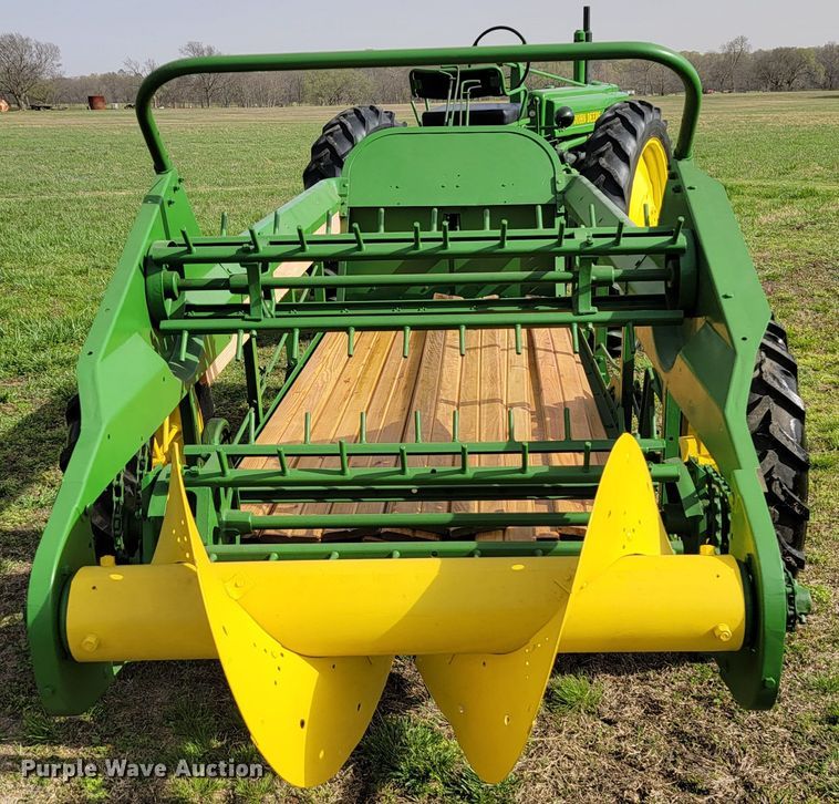 image for item HP9707 John Deere L  manure spreader