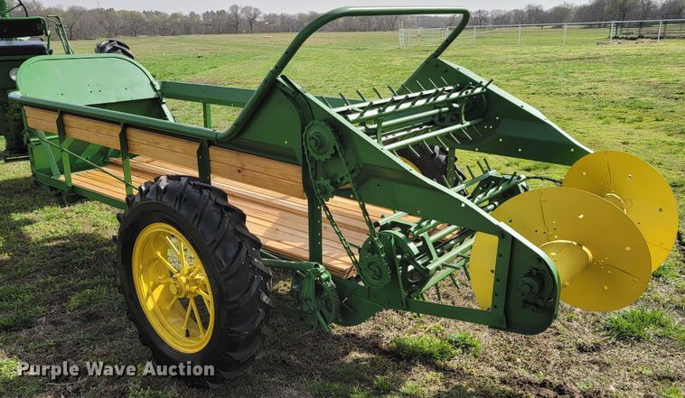 image for item HP9707 John Deere L  manure spreader