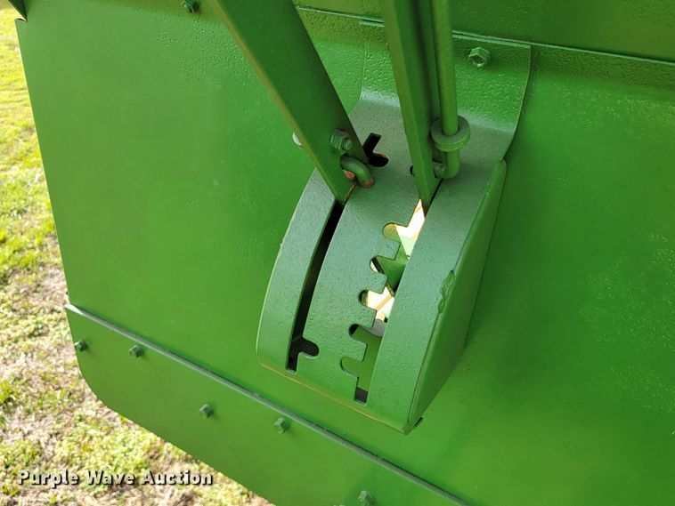 image for item HP9707 John Deere L  manure spreader