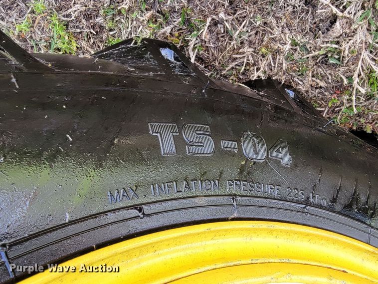 image for item HP9707 John Deere L  manure spreader