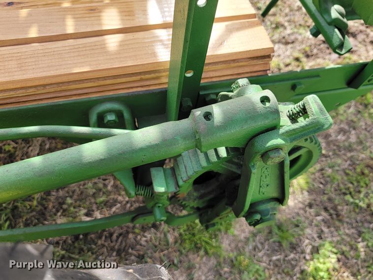 image for item HP9707 John Deere L  manure spreader