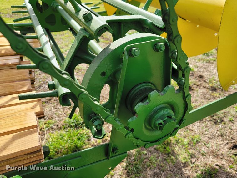 image for item HP9707 John Deere L  manure spreader