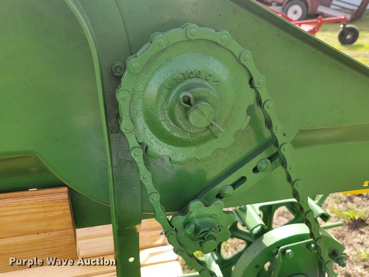 image for item HP9707 John Deere L  manure spreader