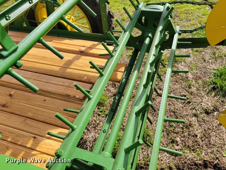 image for item HP9707 John Deere L  manure spreader