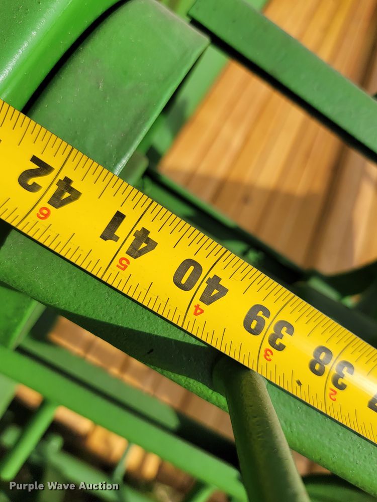 image for item HP9707 John Deere L  manure spreader