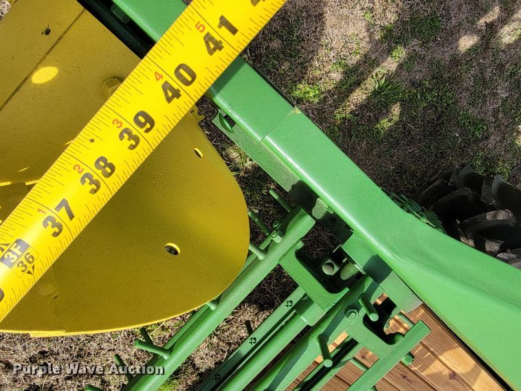 image for item HP9707 John Deere L  manure spreader