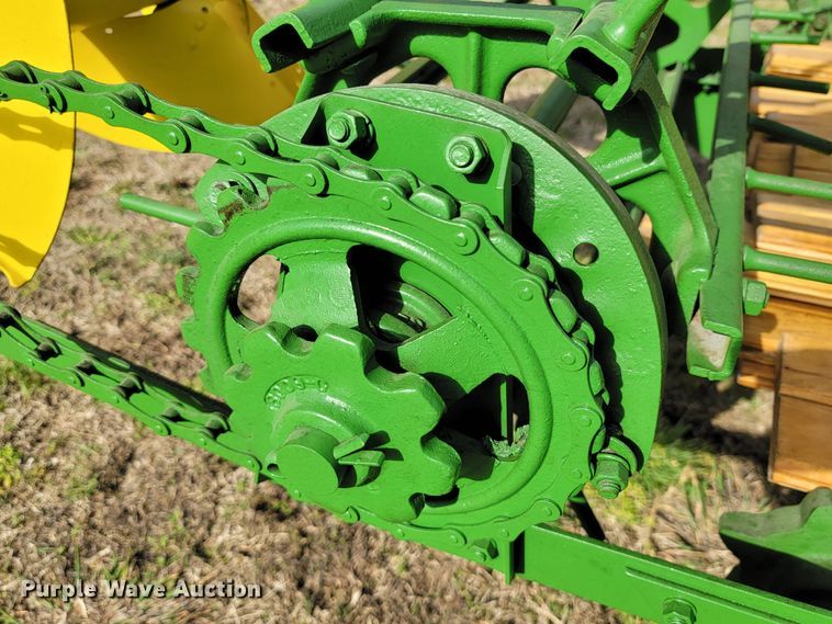 image for item HP9707 John Deere L  manure spreader