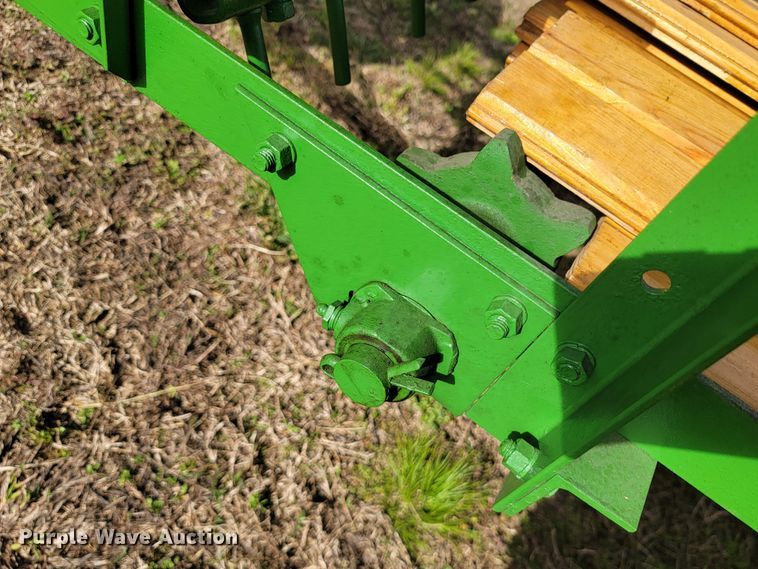 image for item HP9707 John Deere L  manure spreader