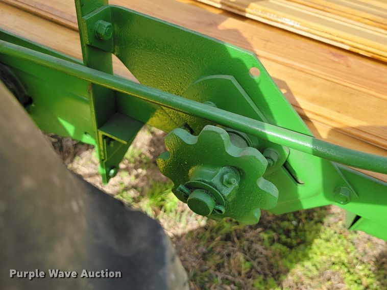 image for item HP9707 John Deere L  manure spreader