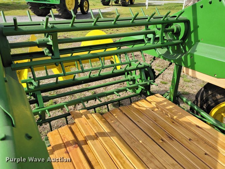 image for item HP9707 John Deere L  manure spreader