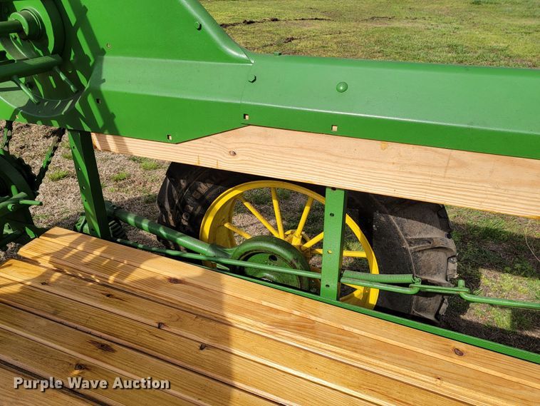 image for item HP9707 John Deere L  manure spreader
