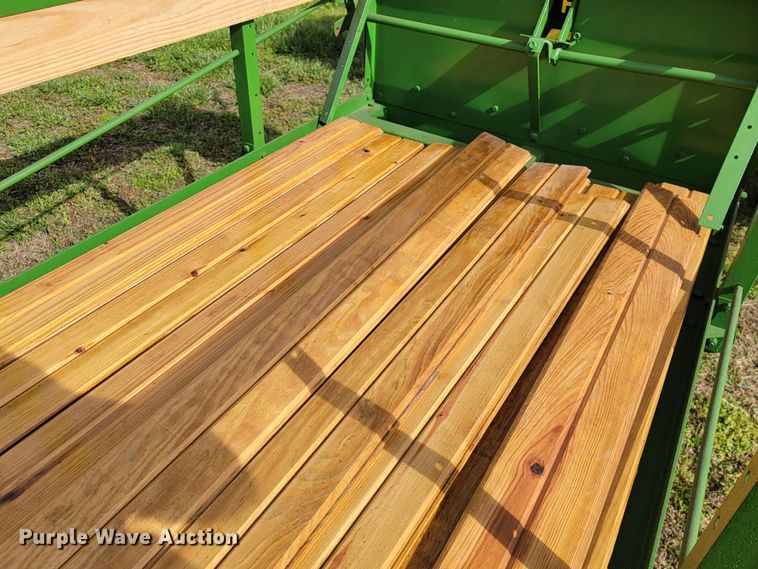 image for item HP9707 John Deere L  manure spreader