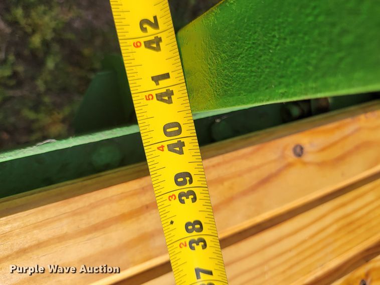 image for item HP9707 John Deere L  manure spreader