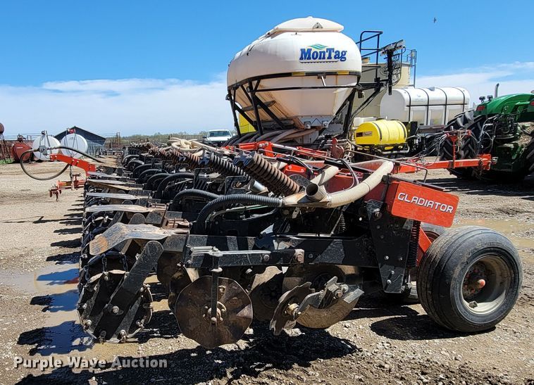 image for item HP9712 Kuhn Krause Gladiator 1200  strip-till