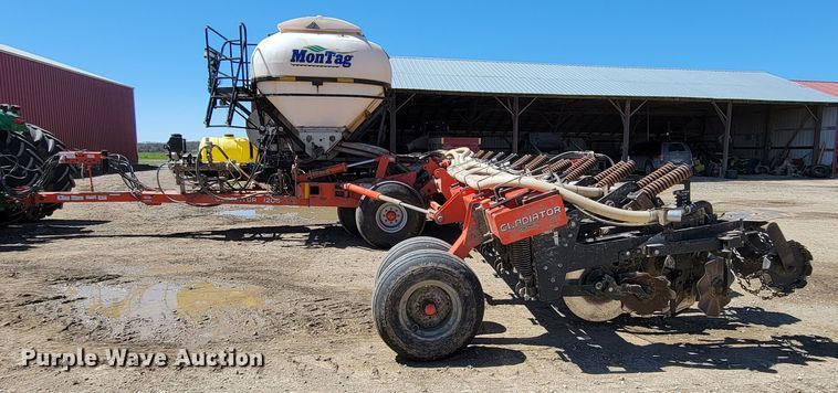 image for item HP9712 Kuhn Krause Gladiator 1200  strip-till