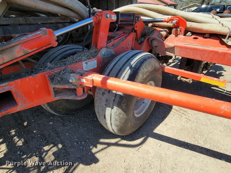 image for item HP9712 Kuhn Krause Gladiator 1200  strip-till