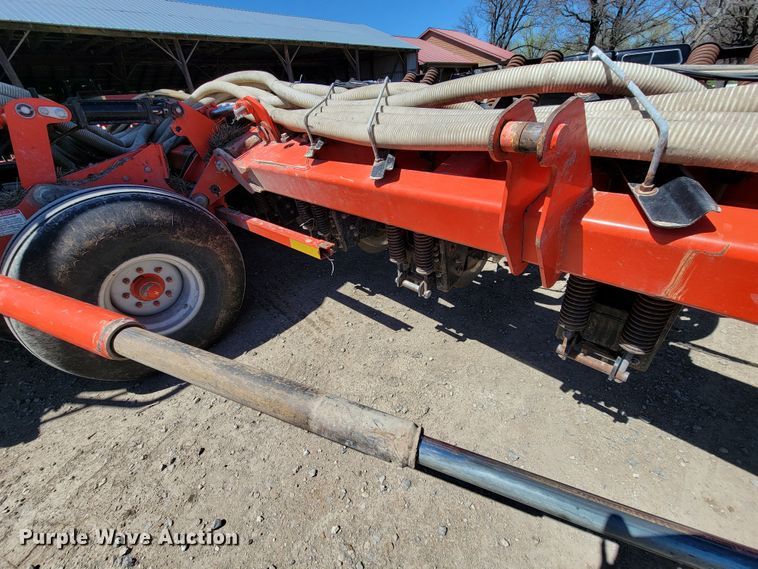 image for item HP9712 Kuhn Krause Gladiator 1200  strip-till