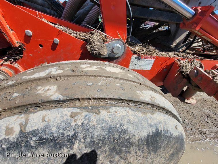 image for item HP9712 Kuhn Krause Gladiator 1200  strip-till
