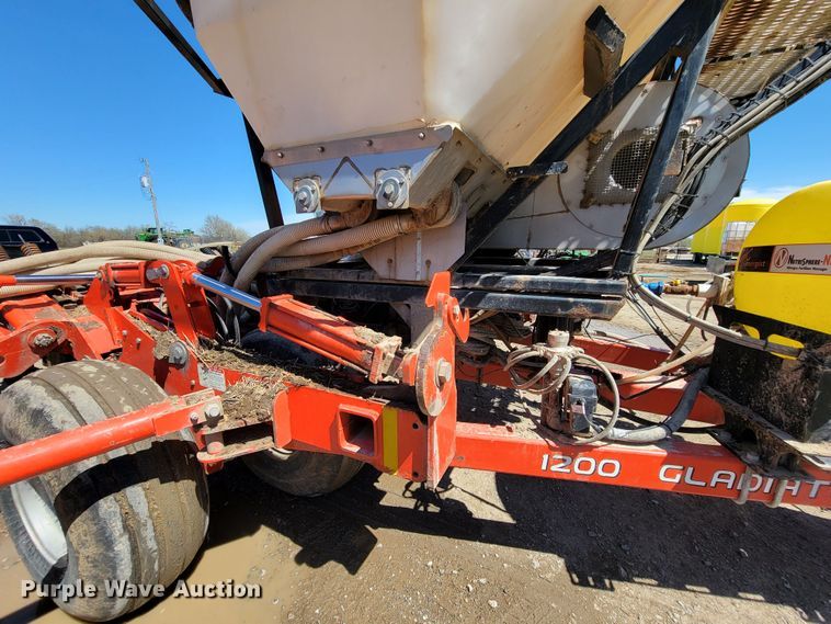 image for item HP9712 Kuhn Krause Gladiator 1200  strip-till