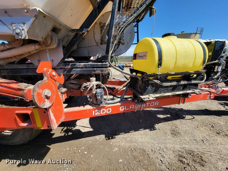 image for item HP9712 Kuhn Krause Gladiator 1200  strip-till