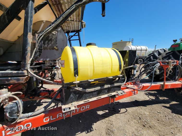 image for item HP9712 Kuhn Krause Gladiator 1200  strip-till